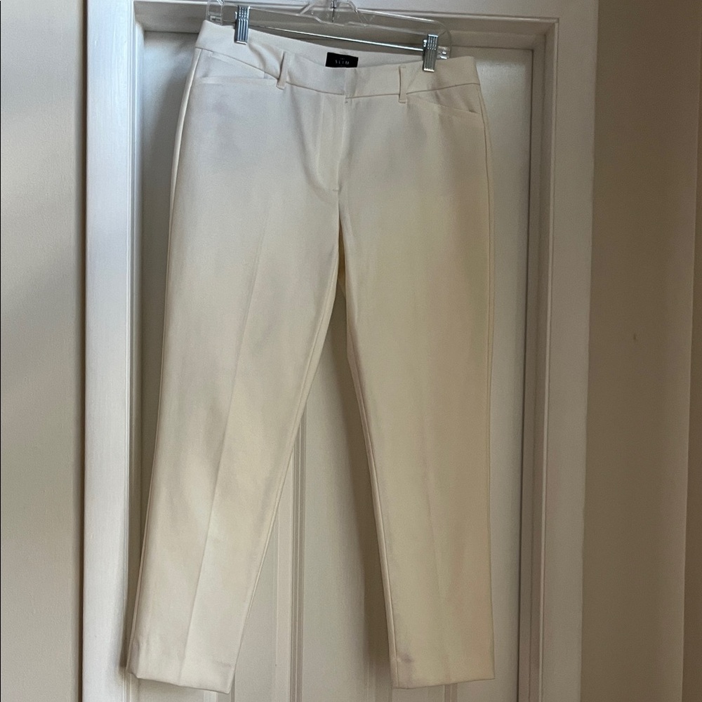 Women's Cream Cropped Pants. Size 8